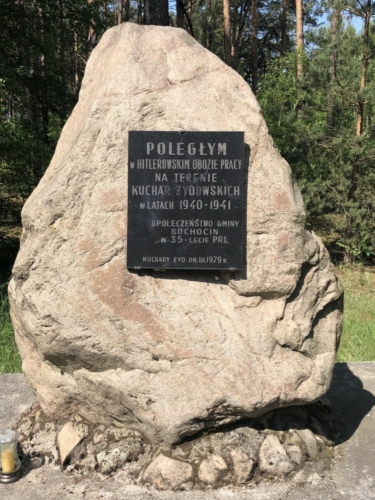 The plaque commemorating the victims of the nazi forced labour camp in Kuchary Żydowskie, photo by P. Dąbrowski